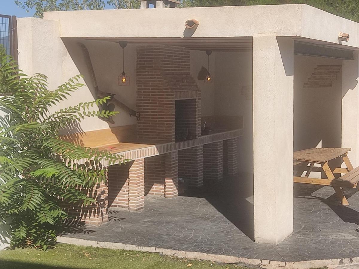 Casa Rural Mirando A Gredos Cadalso de los Vidrios Eksteriør bilde