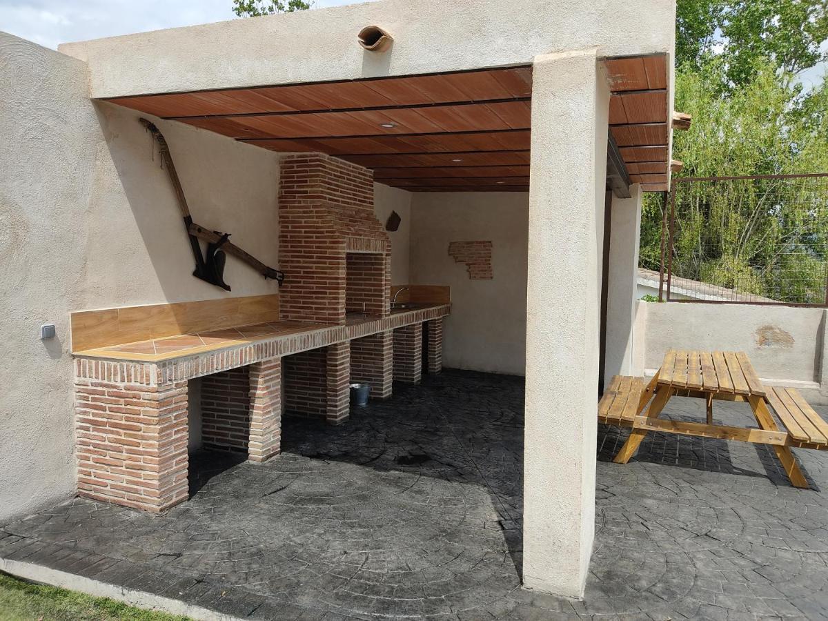 Casa Rural Mirando A Gredos Cadalso de los Vidrios Eksteriør bilde